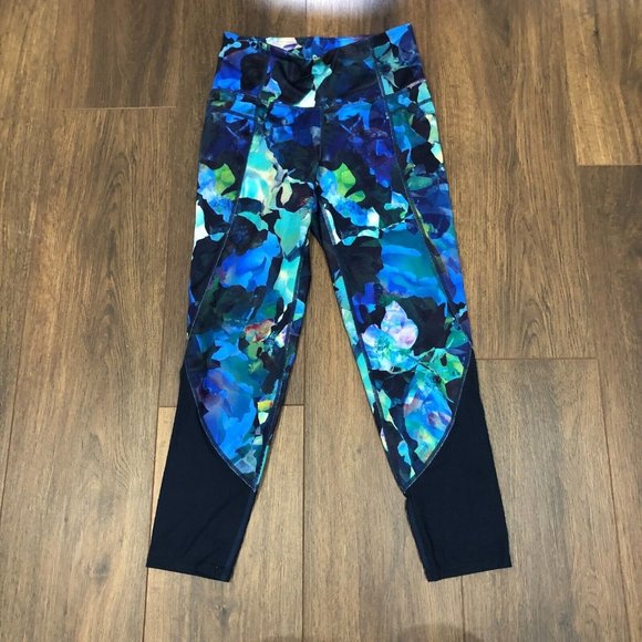 Athleta Women's Sz XS Mystique Chaturanga Capri Leggings Mesh 212389-01 - Picture 4 of 11